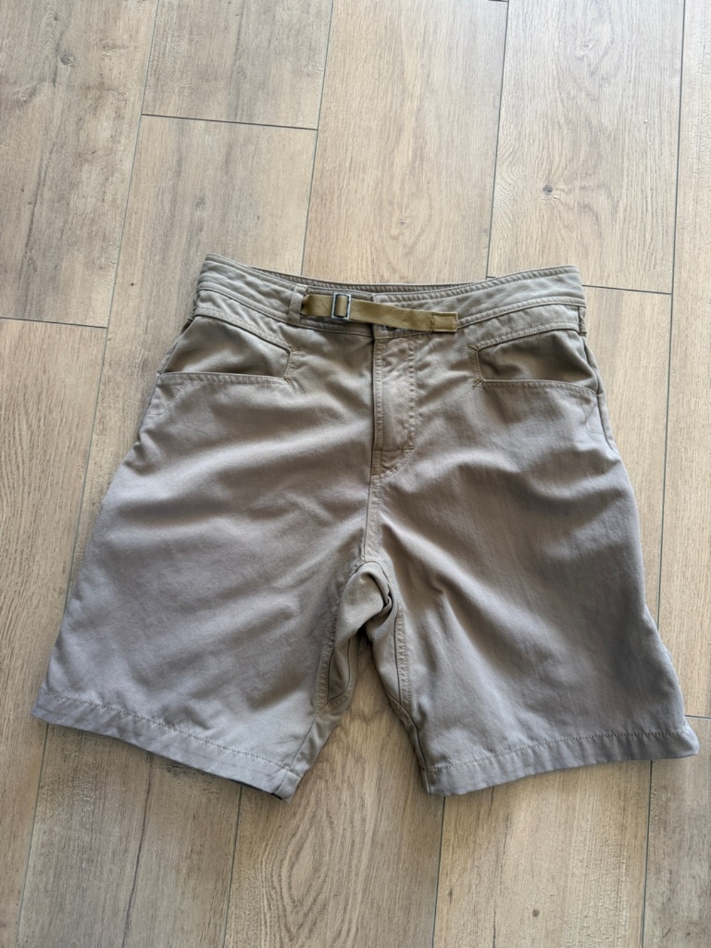 Prana Men's Casual Khaki Shorts with Built-in Belt Sz M Outdoor Hiking Gorpcore